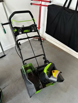 Greenworks Pro 80V Snow Thrower (Model SNB401) — Battery & Charger Included