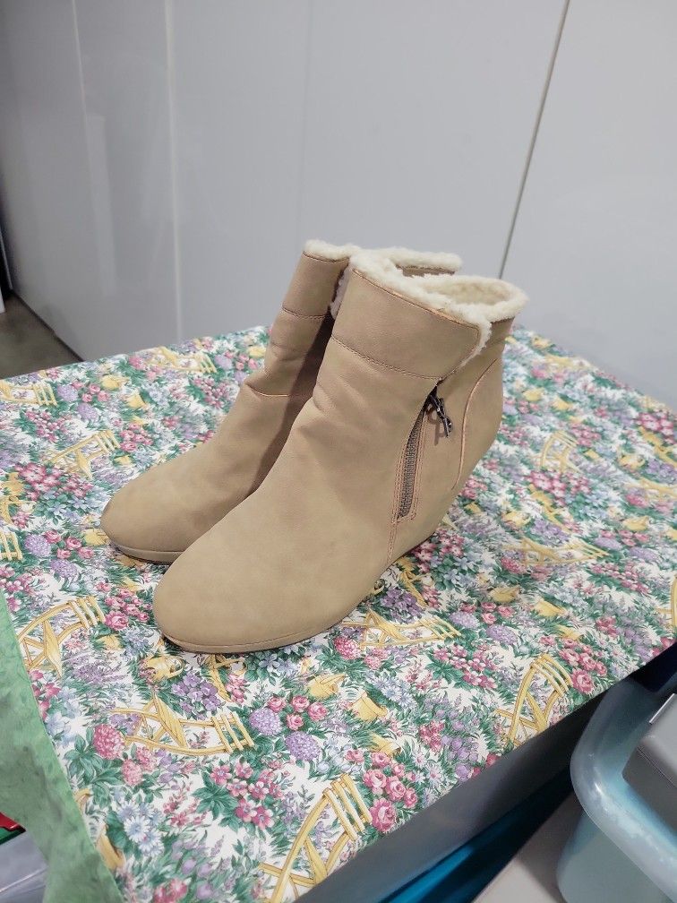 Grils Boots π’ Size 81/2.mujer.
