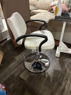 White Hydraulic Salon Styling Chair