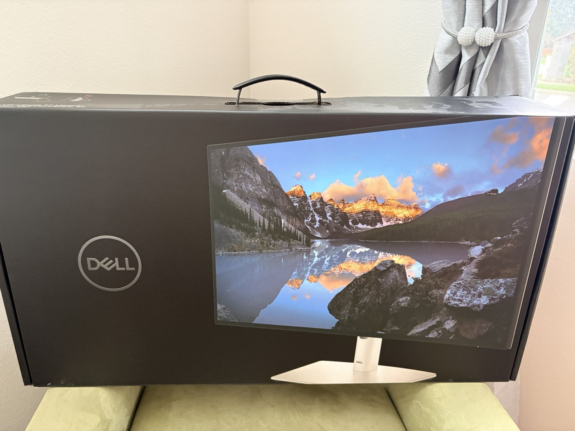 Dell Ultra Sharp 27 Inch Monitor