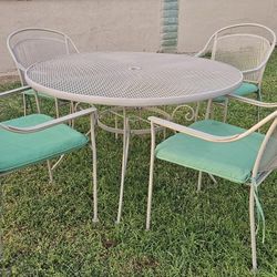 ** Beatiful 5pc  Metal Patio Set **