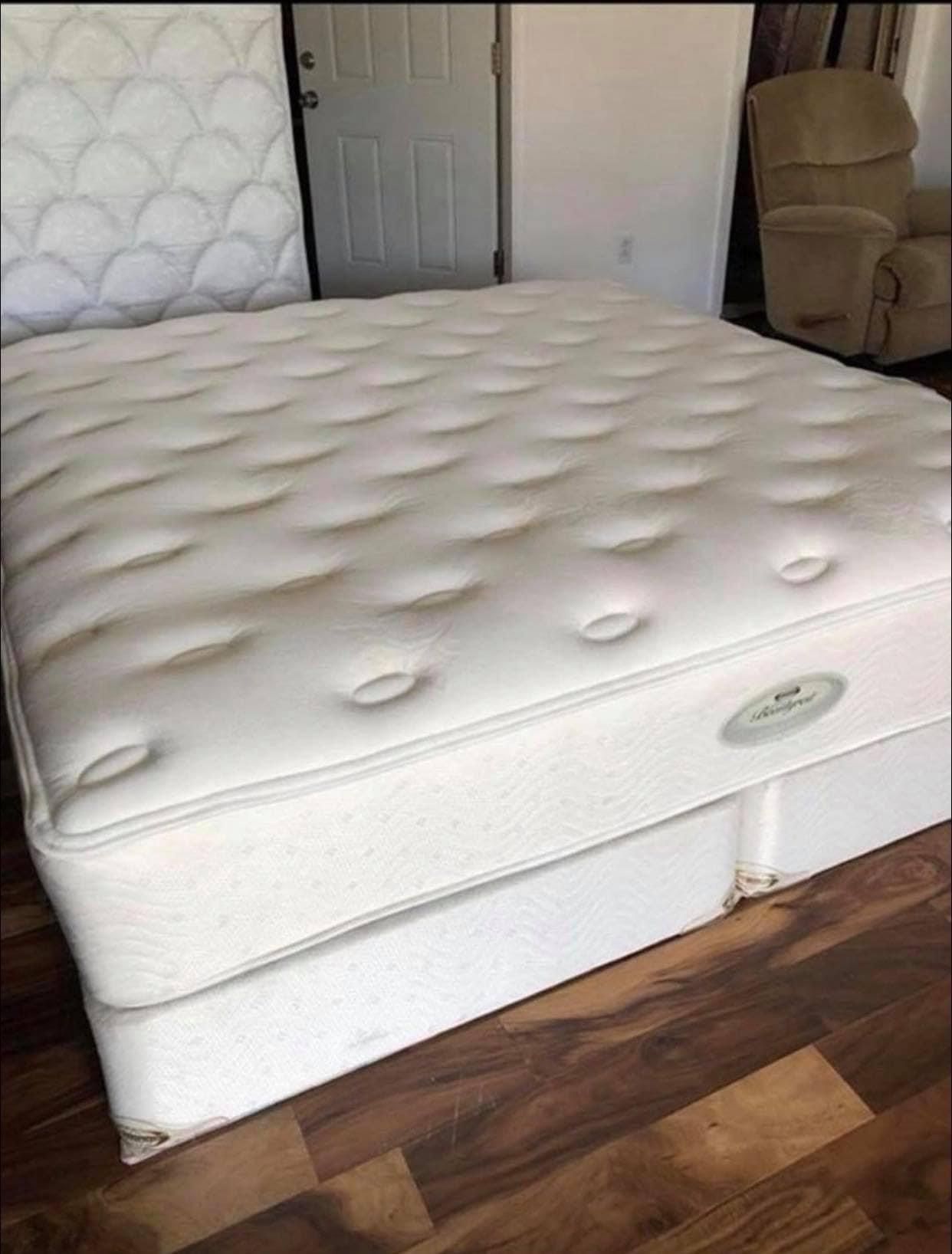 USED KING SIZE BEAUTYREST PLUSH MATTRESS WITH BOX SPRING DELIVERY