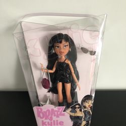 Brand new! Bratz X Kylie Jenner Day Fashion Doll with Accessories and Poster