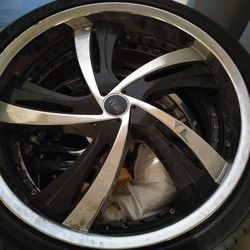 22 Inch Chrome Rims With Black Inserts 5 Lug. Excellent Condition 