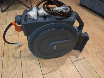 🔥 BRAND NEW GIRAFFE TOOLS 130 FT RETRACTABLE HOSE REEL – $140 🔥⚠️ Spray nozzle/gun is NOT included.
Selling exactly as shown in the pictures.