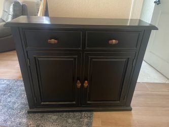 Narrow cabinet