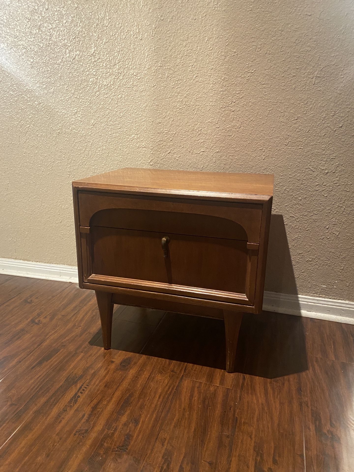 American Of Martinsville End Table