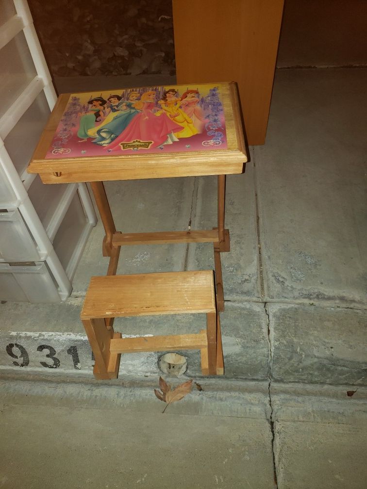 Kids disney chair/desk