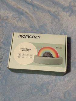 Momcozy DreamSync. El número de modelo específico para esta máquina de ruido blanco con diseño de arcoíris es el WN05.