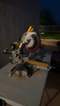 DeWalt Sliding Compound Miter Saw