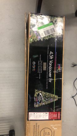 4 1/2 feet Christmas tree good condition With the light
