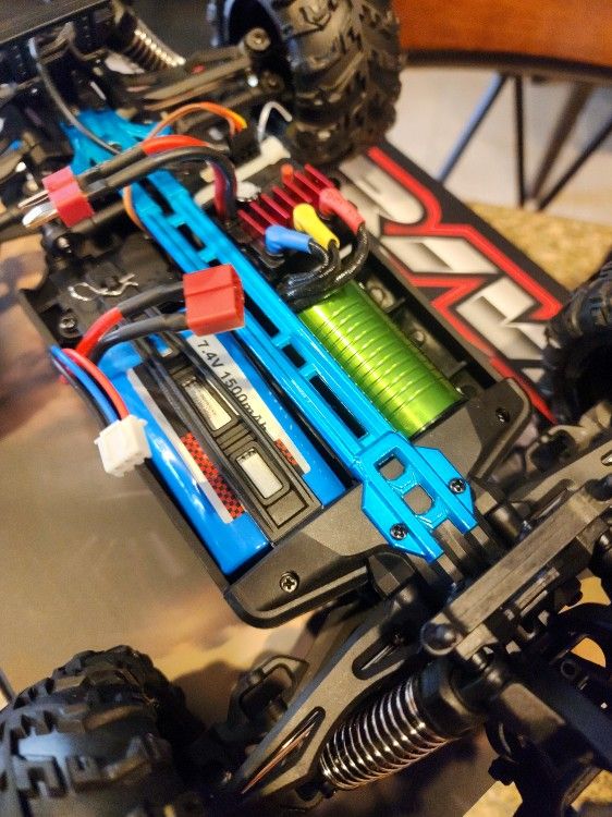 Brand New 1/16 BRUSHLESS RC 4x4 TRUCK FAST 70+kmph With 3speed Levels 