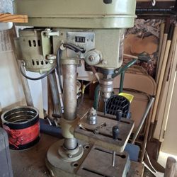Duracraft SP-30 bench drill press. 