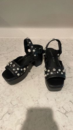 Gianni Bini platform sandals