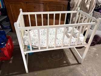 Antique bassinet (decor)