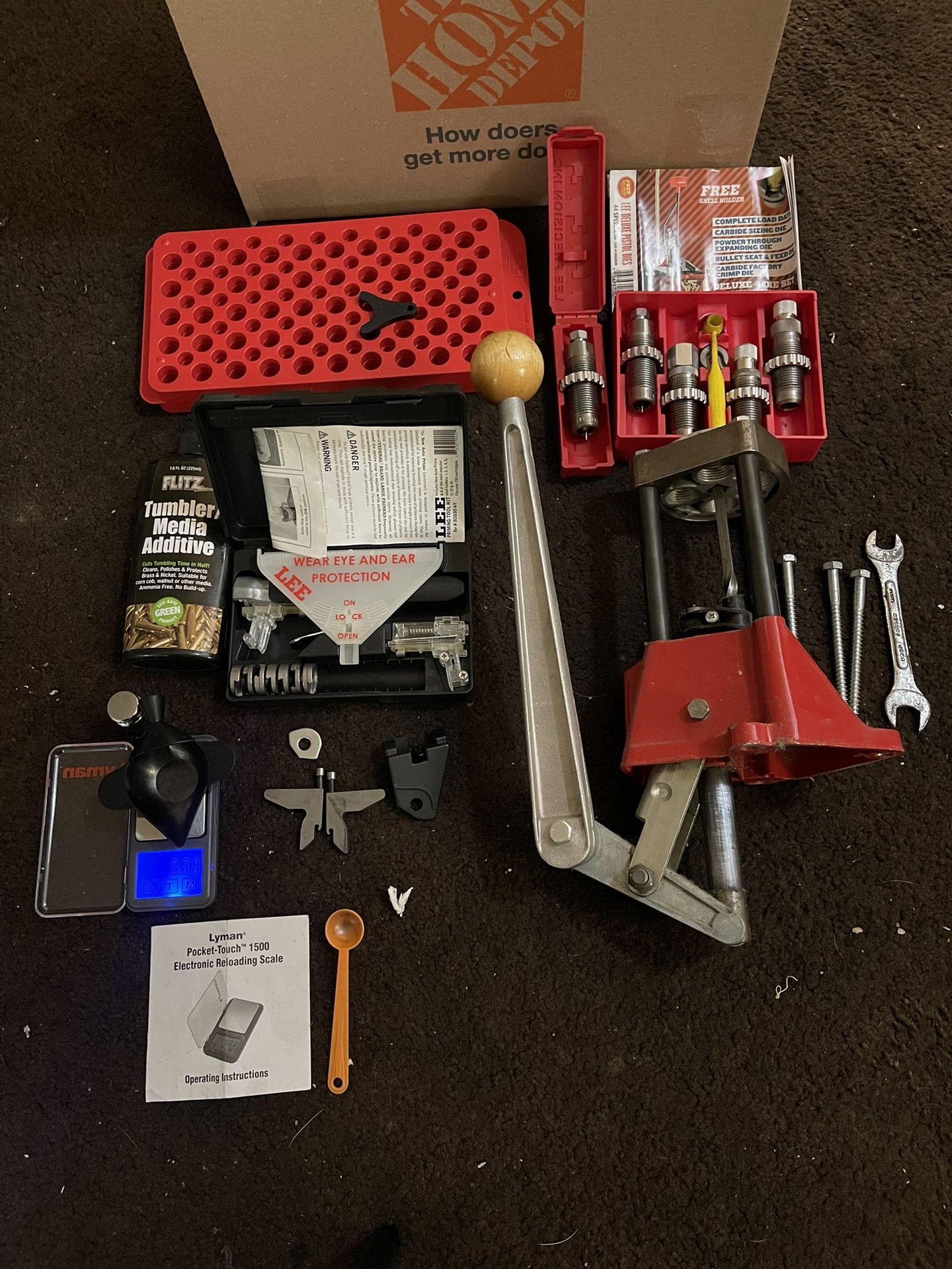 Lee reloading press