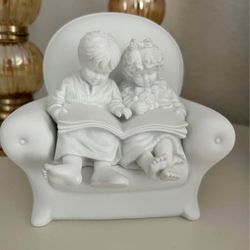 DEPT 56 FIGURINE-"READ ME A STORY"