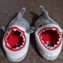 Crewcuts toddler child's shark slippers size k1 unisex