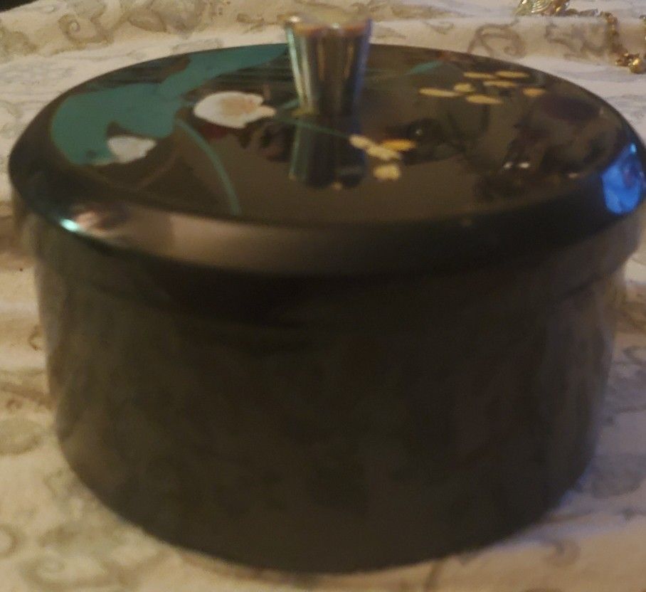 DECORATIVE JAPANESE JEWELRY HOLDER