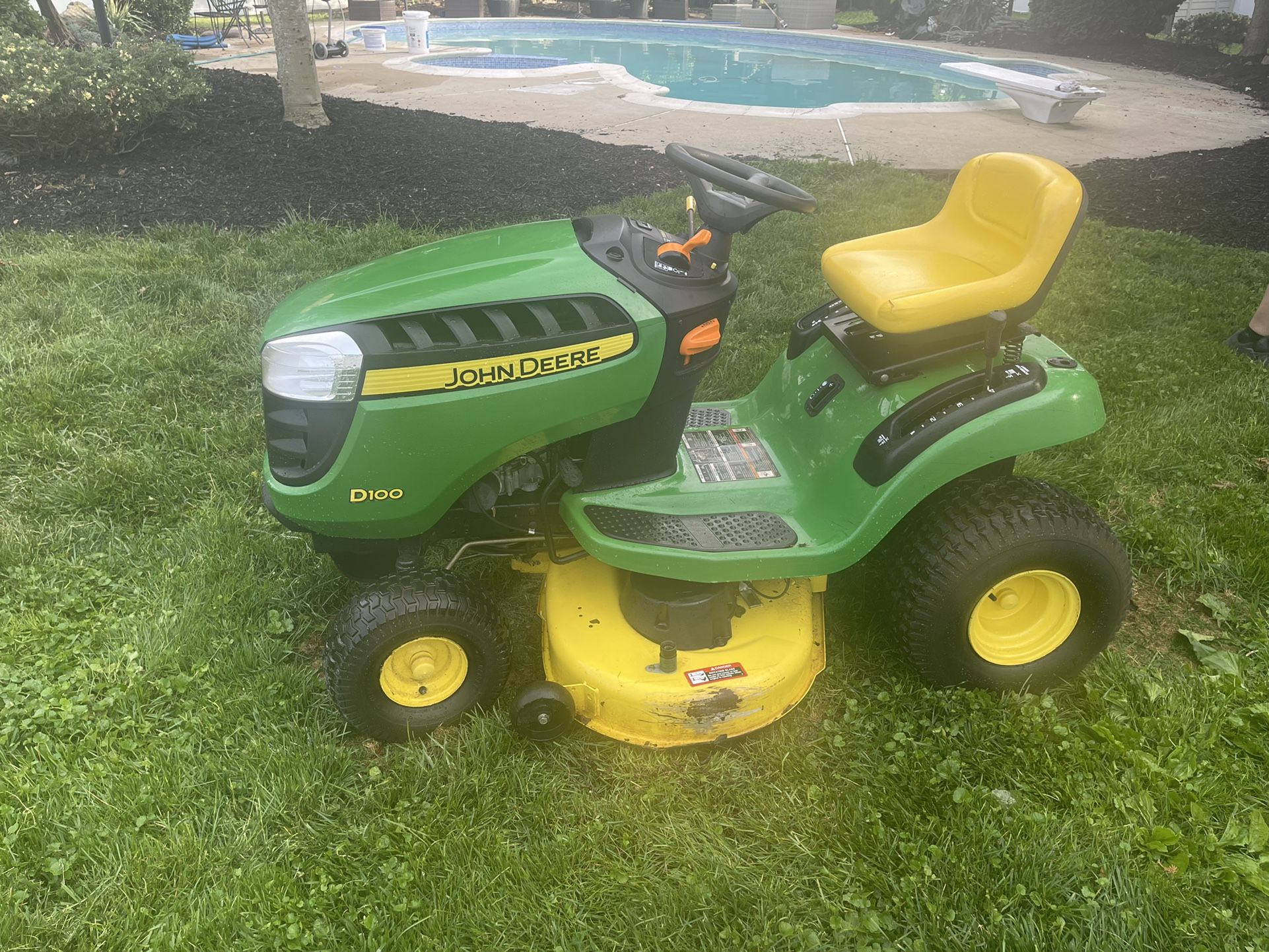 John Deere D100 Mower