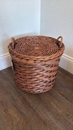 NEW rattan woven basket with lid