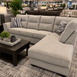 🛋️ Sectional with Chaise – ONLY $799! 🛋️
