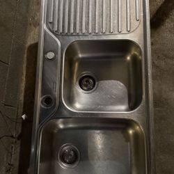 Fregadero de acero inoxidable con escurridor a la derecha Franke Grace