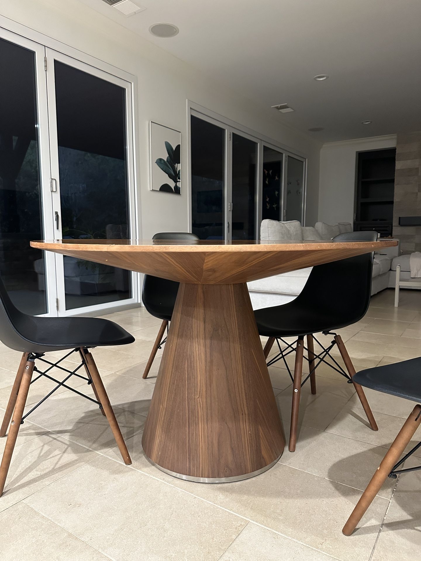 Round Pedestal Dining Table