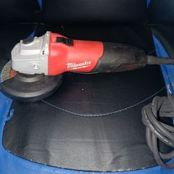 Milwaukee Angle Grinder 4 1/2"