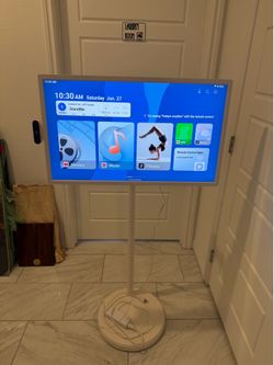 Apollo 32” 4k touchscreen Smart TV with battery base
