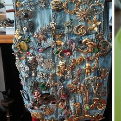 Vintage Brooches make a offer For All Or One