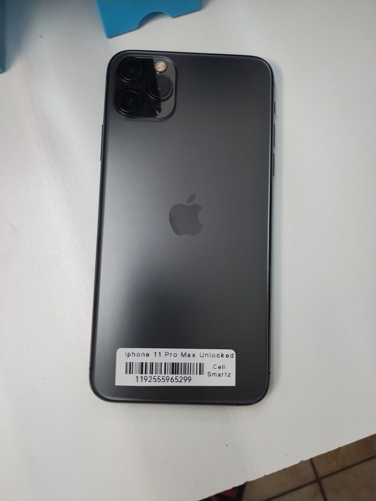 Unlocked iPh 11. P r o m a x New Condition With Charger And Warranty 💯 @ Cell Smartz 🥰