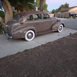 1937 Oldsmobile 4dr