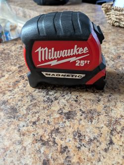 Milwaukee magnetic tape measure