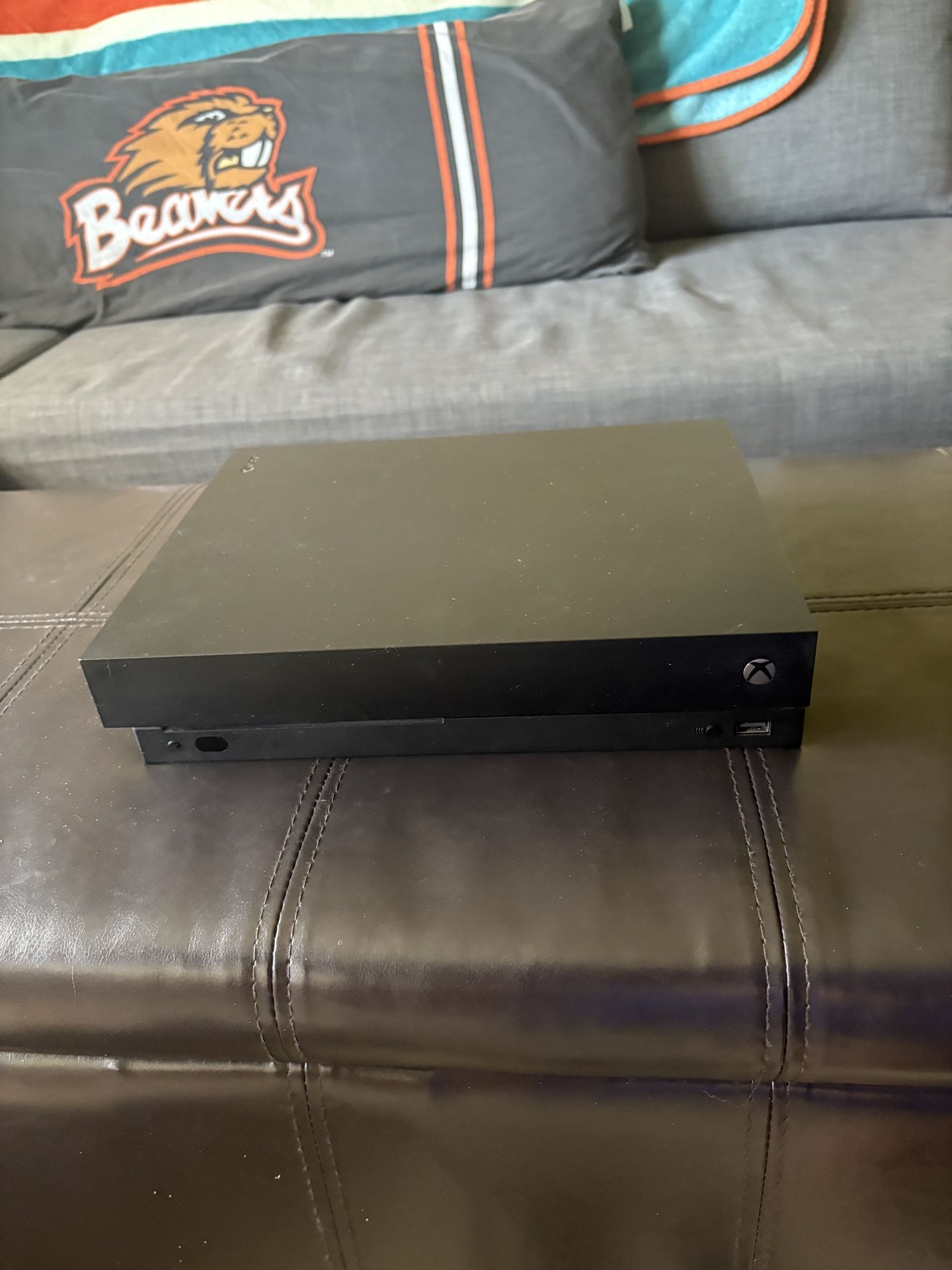 Xbox One X 1TB