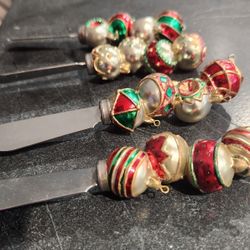 4 Christmas cheese/butter knives