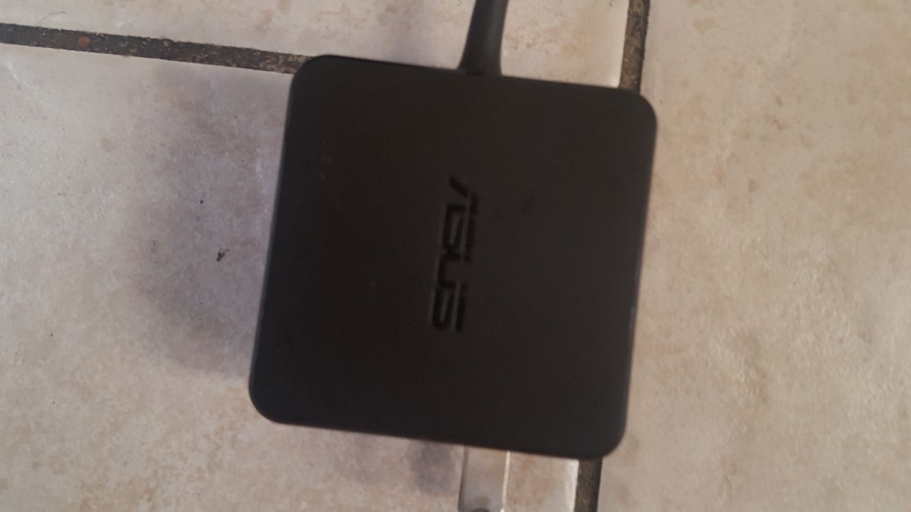 Asua 19 volt Laptop Charger