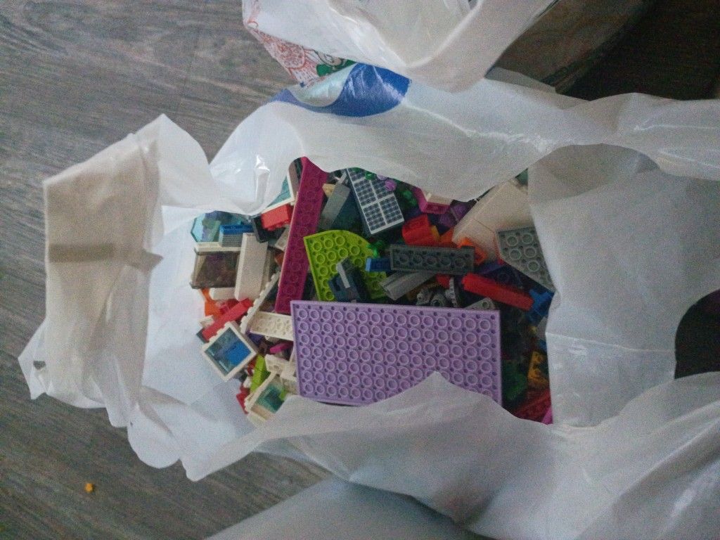 Legos Random Pieces About 10 Pounds 