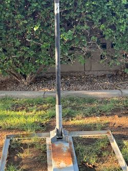 Non penetrating flat roof mount