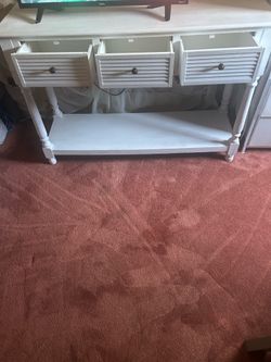 White stand