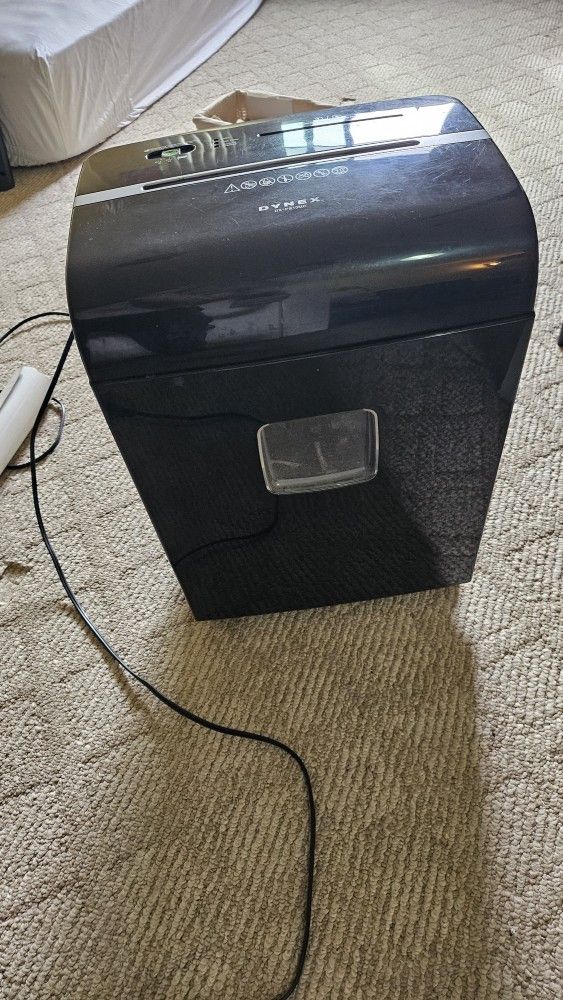 Dynex Paper Shredder