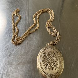 Vintage gold tone locket necklace 24” Long