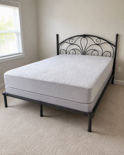 Queen bed set with mattress