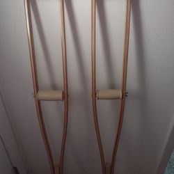 Adult crutches