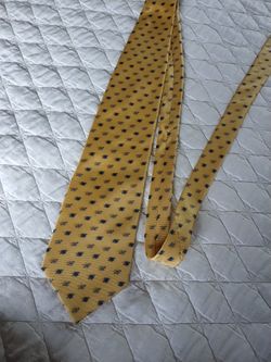 100% Silk 'NAUTICA' Men's Tie/Necktie/Cravates Soft Yellow And Blue New Condition