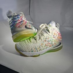Nike LeBron Sneakers – Size 5Y 🔥