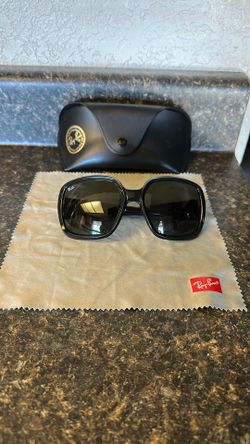 RAY BAN