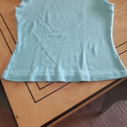 
GAP BLUE SHORT SLEEVE TOP, 
SIZE MEDIUM