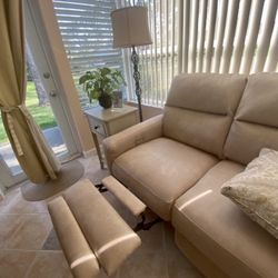 Haverty’s Dual Reclining Sofa - Excellent - Like New Condition! 