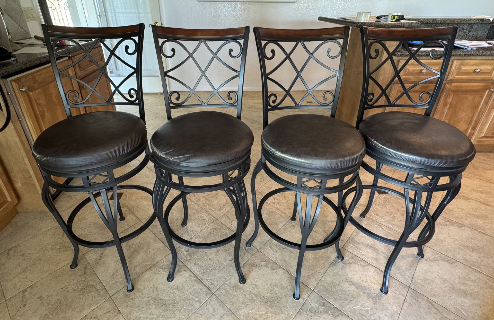 Set Of 4 Metal Bar Stools With Backs
